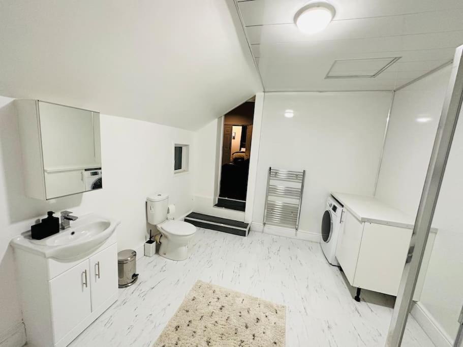 Bespoke 2 Bedroom Apt Derby City Bagian luar foto