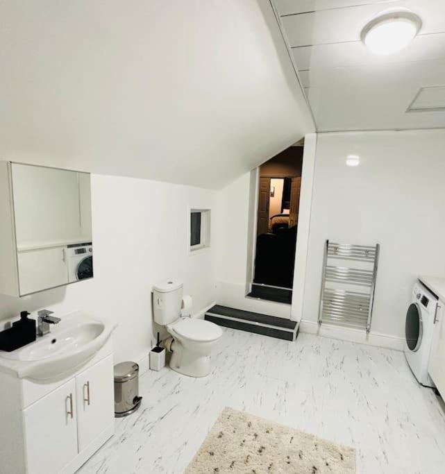 Bespoke 2 Bedroom Apt Derby City Bagian luar foto